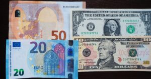 Foreign banknotes